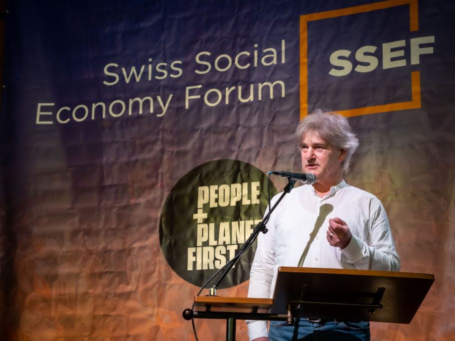 Burkhard Behr spricht am Swiss Social Economy Forum zum Thema "Wirkungsmessung" und wie die Stiftung 3FO aktuell an einer Gemeinwohl-Bilanz arbeitet. Foto: SSEF (AW)