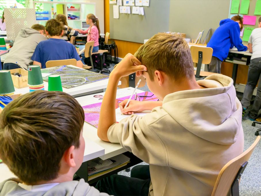 Volle Konzentration im Klassenzimmer. Foto: Solothurner Zeitung, Bruno Kissling.